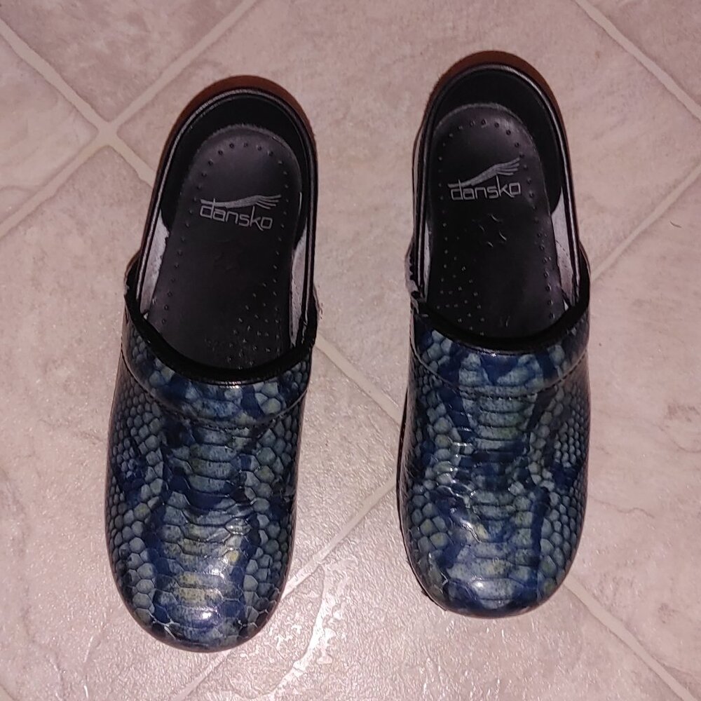 Dansko nursing shoe